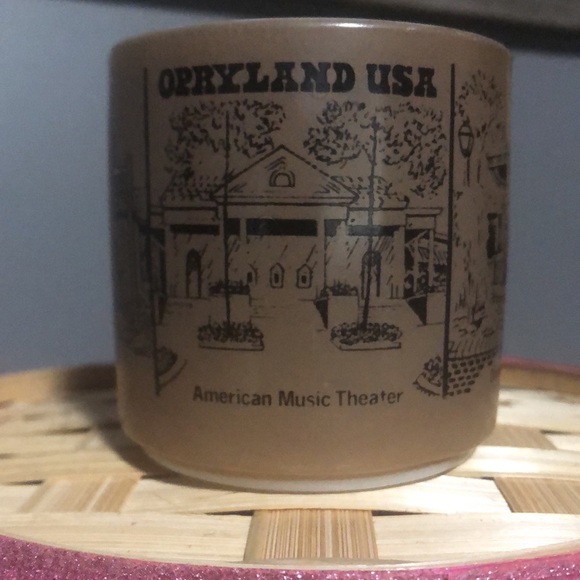 Vintage Opryland Nashville  USA federal brown milk glass mug, cup - Picture 9 of 9